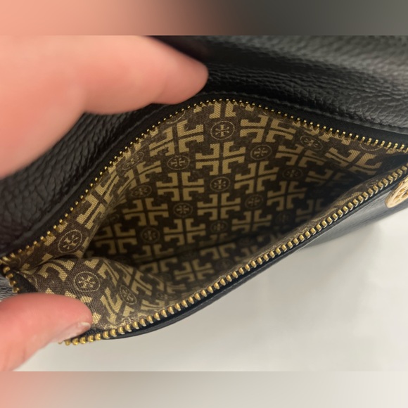 Tory Burch leather fold over crossbody. - Picture 6 of 12